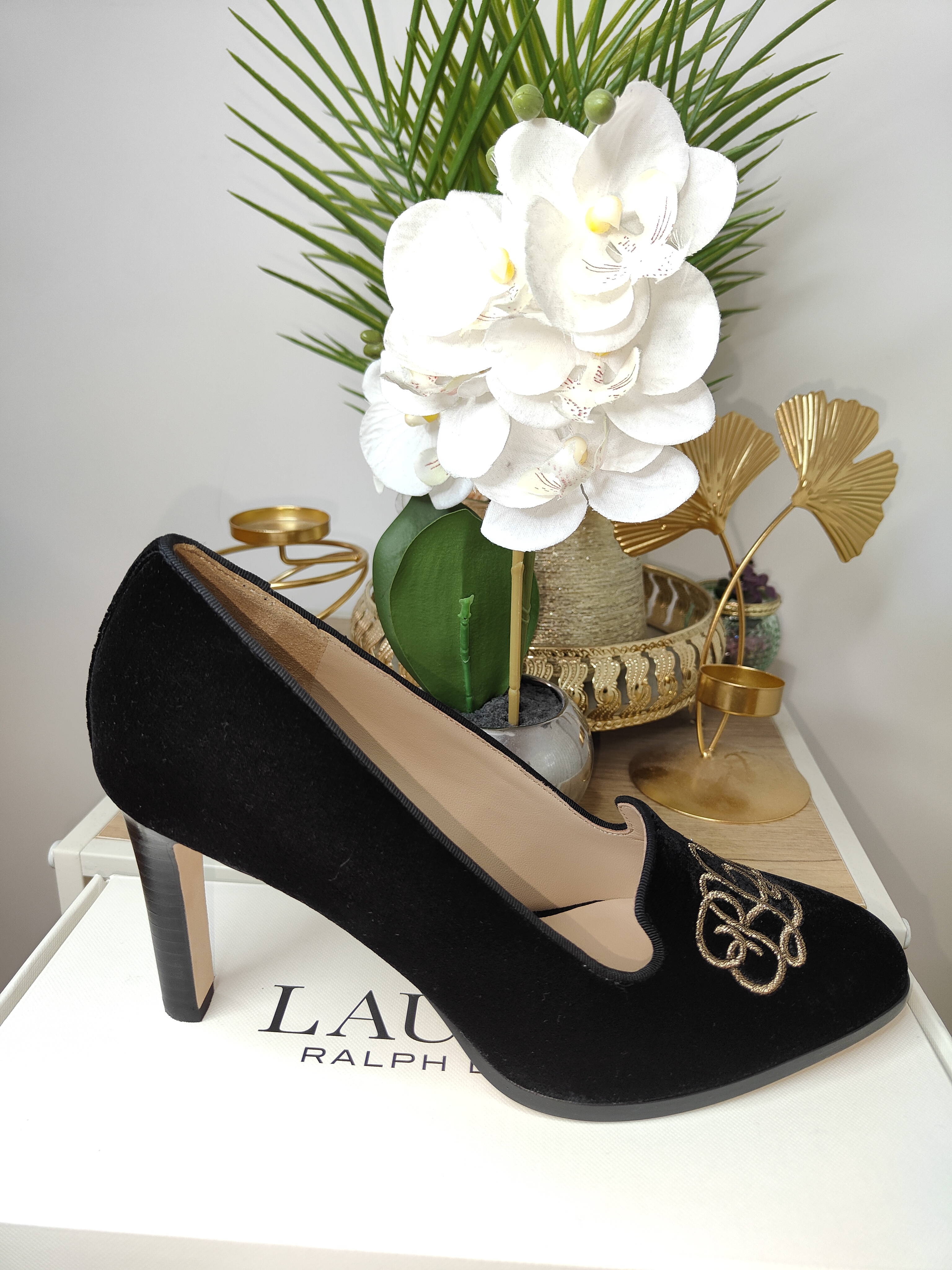 Corah Embroidered-Logo Velvet Pump